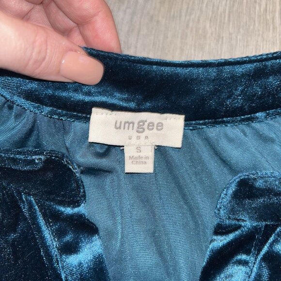 Umgee Teal Velvet V-Neck Small Sheer Puff Sleeve Top Great for the Holidays - Picture 7 of 9